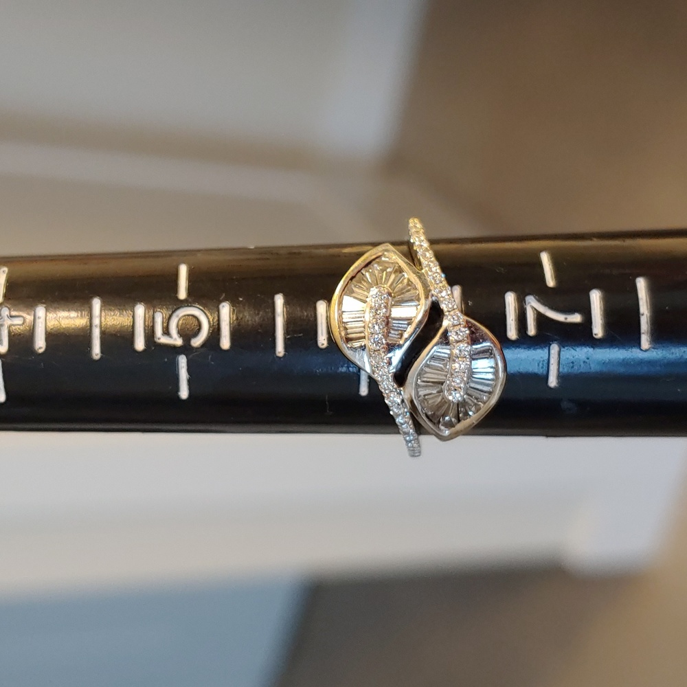 14k diamond white gold ring size 6